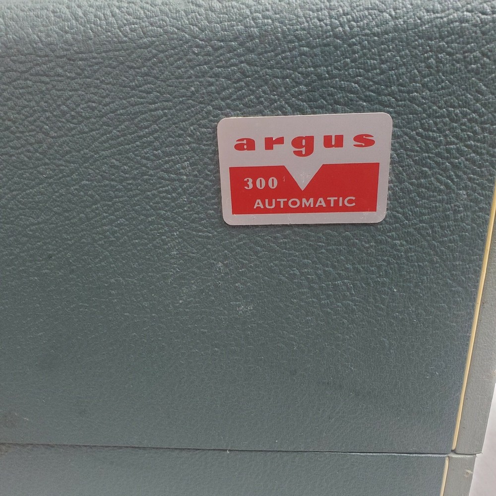 Argus 300 Automatic Slide Projector  Needs Bulb  Tested to POWER UP