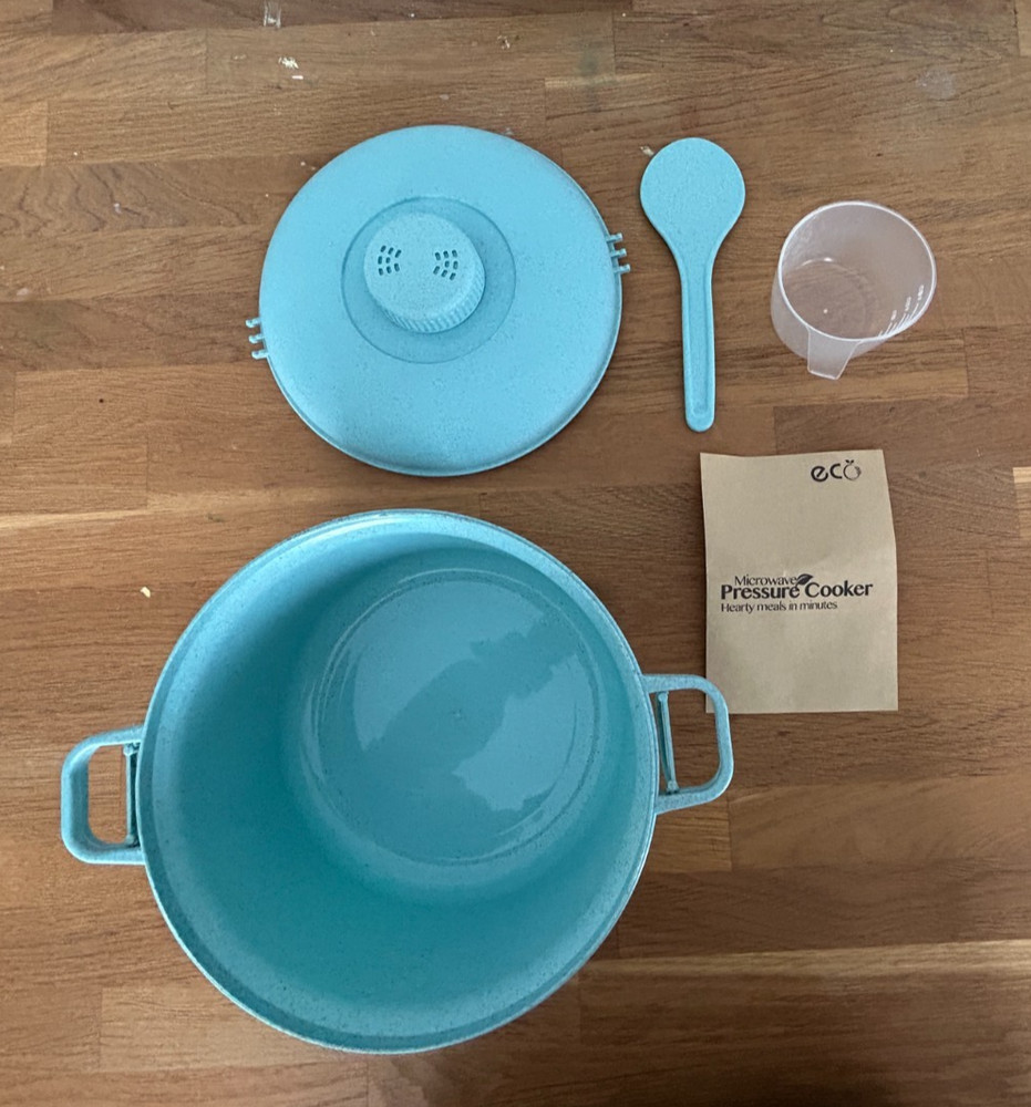ECO Microwave Pressure Cooker in Light Blue