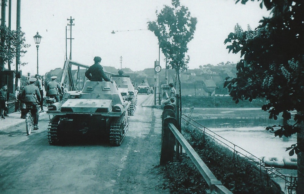 WW II German Photo ----      Panzer I  Tank