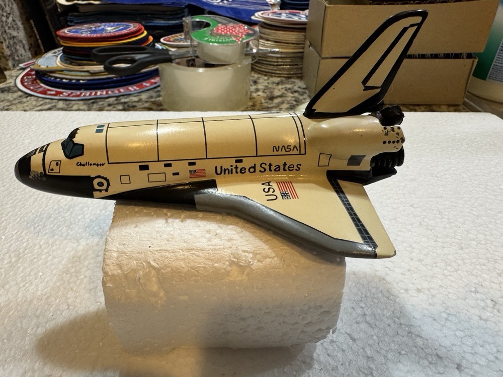 Vintage Space Shuttle Challenger Scale 1/144 Desk Model