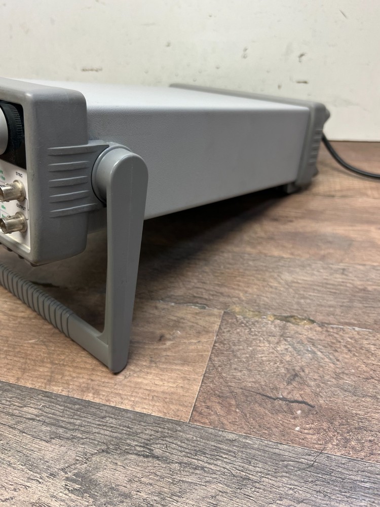 Hewlett Packard 33120A function generator