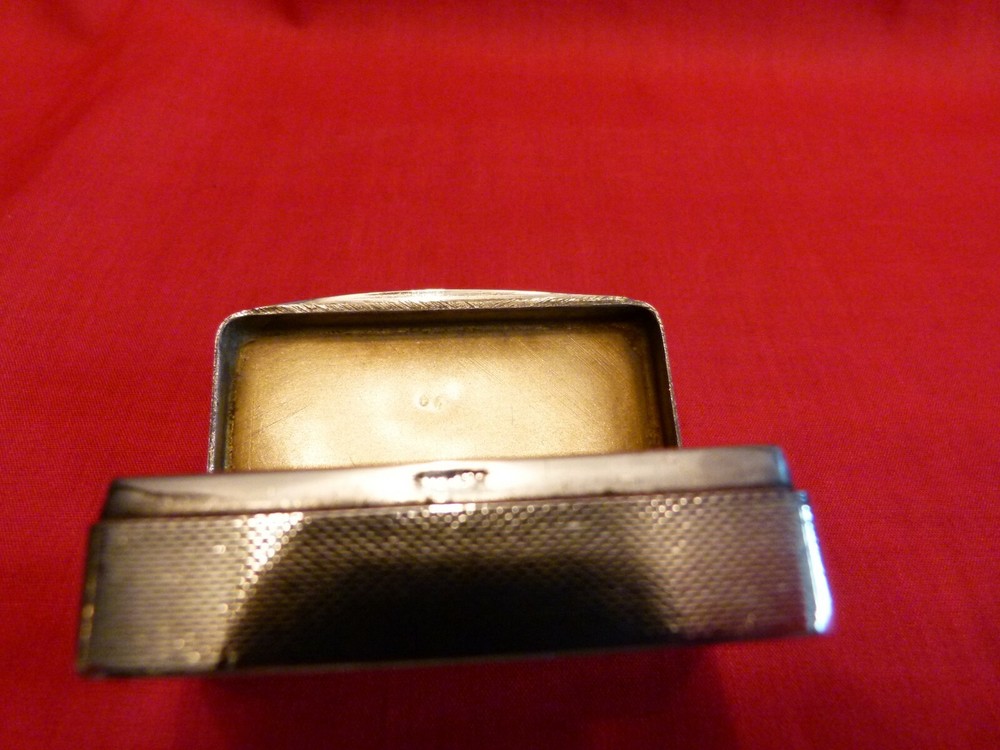 VERY NICE AMERICAN,Circa 1910 SOLID SILVER & ROSE GOLD GILT INTERIOR SNUFF BOX .