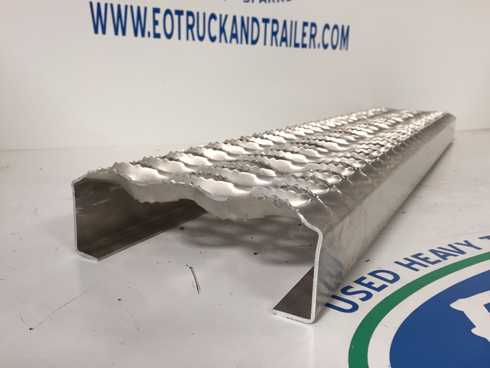 Peterbilt DPF Box Bottom Replacement Step, Weld-On - 388 389 386
