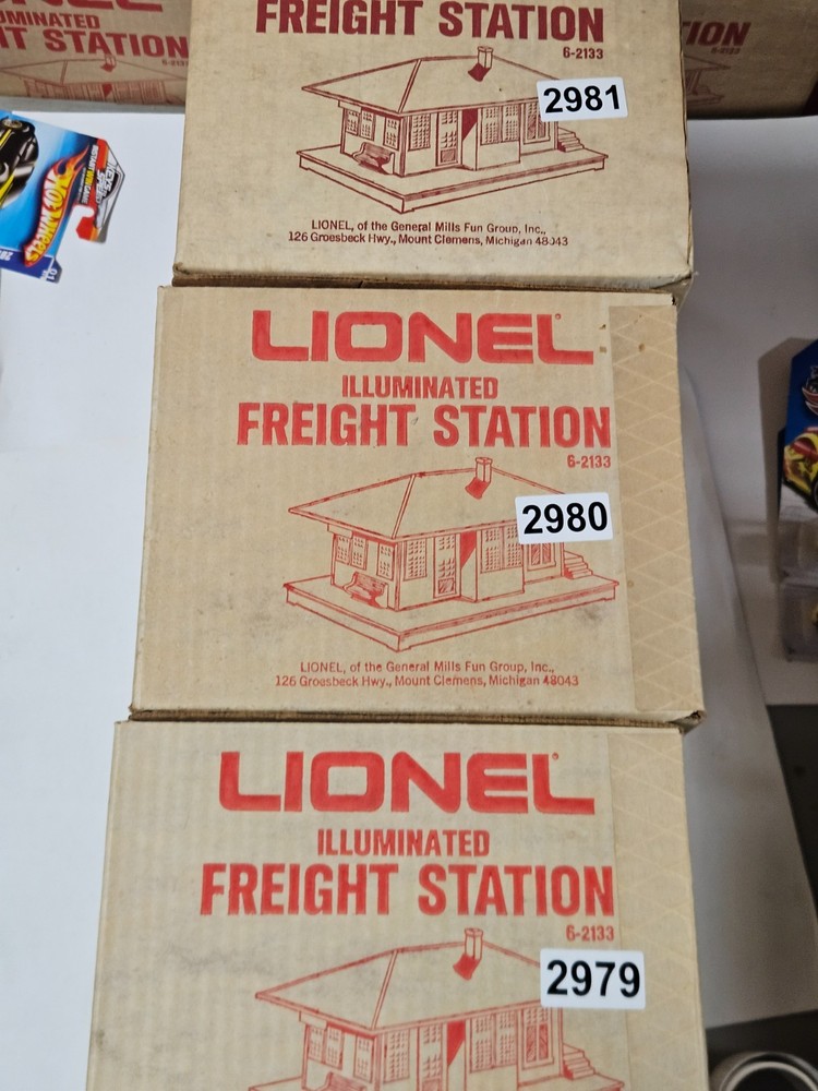 LIONEL 6-2133 Illuminated Freight Station