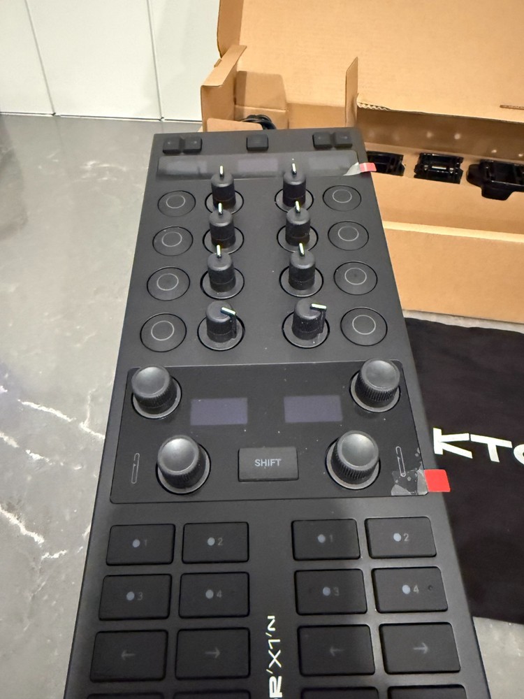 TRAKTOR KONTROL X1 MK1 HW DJ CONTROLLER