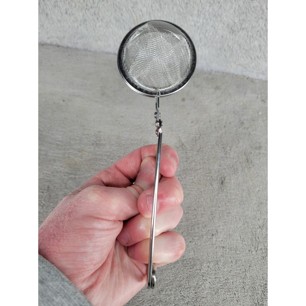 Stainless Steel Mesh Tea Ball Infuser Squeeze Handle Loose Leaf Strainer Silver