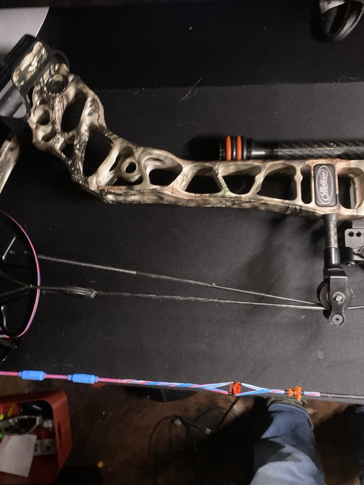 Mathews Triax Compound Bow String and Cable Set Blue Pink White threadz