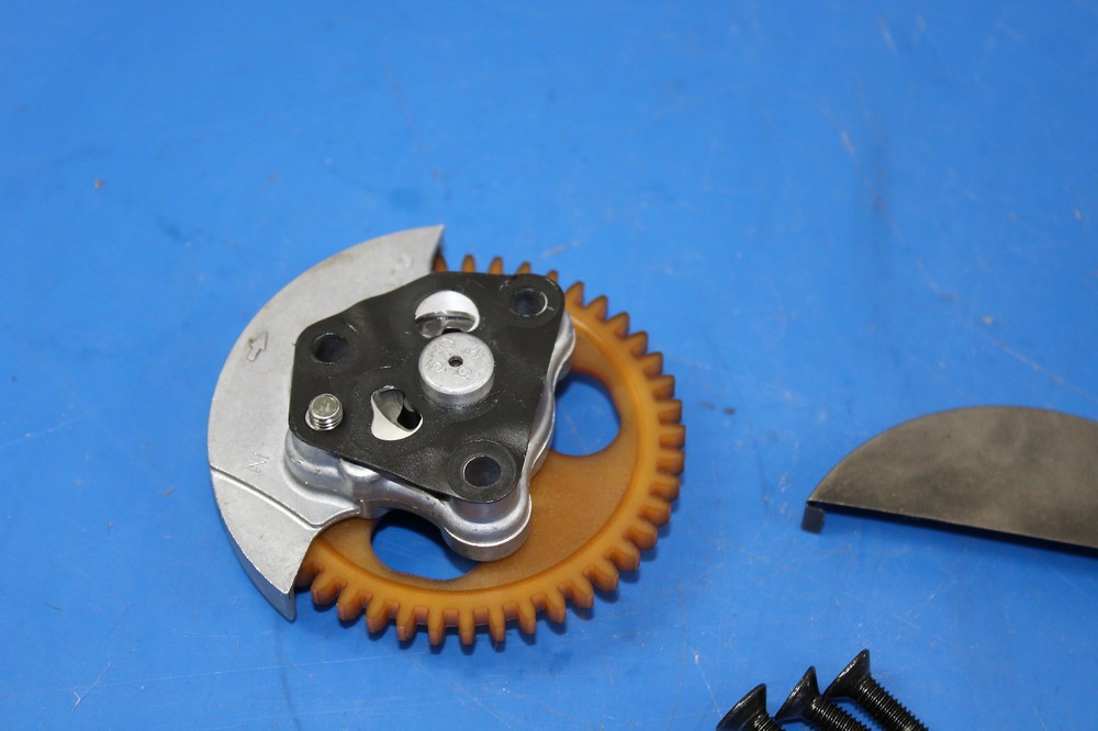 2000 Yamaha TTR 225 Engine Motor Oil Pump
