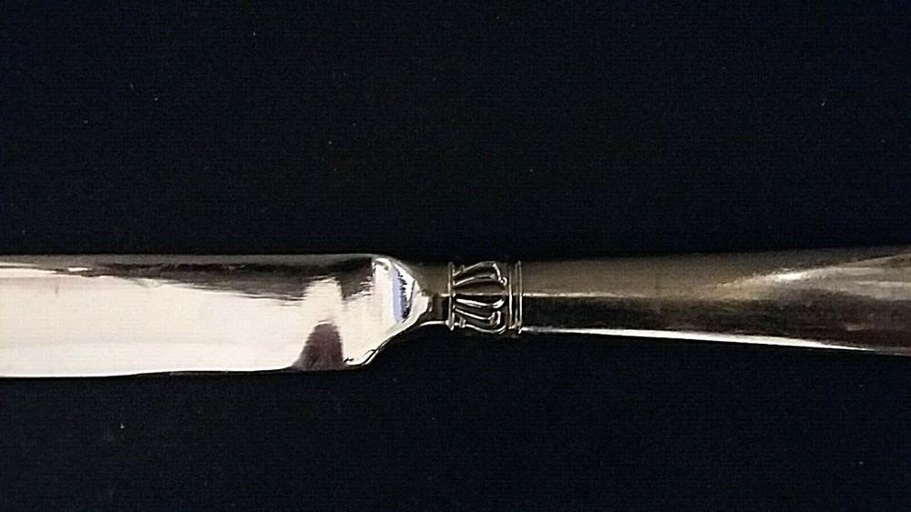 Reed & Barton Sanderling stainless 9 1/4" solid handle steak knife
