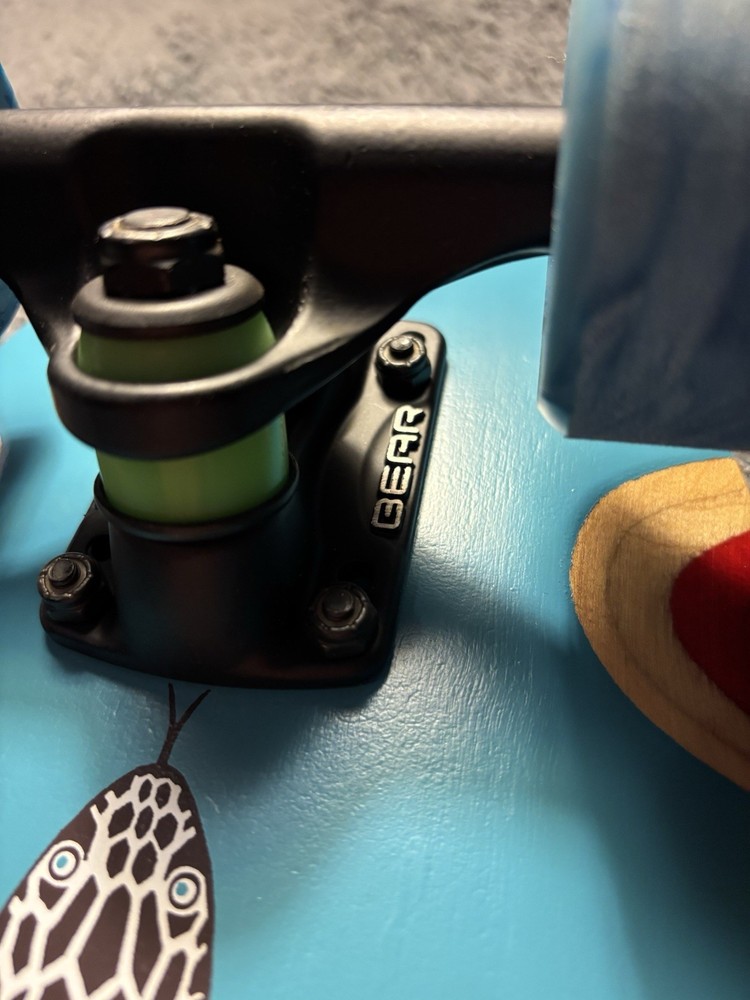 Authentic Landyachtz Dinghy Classic Skull Cruiser