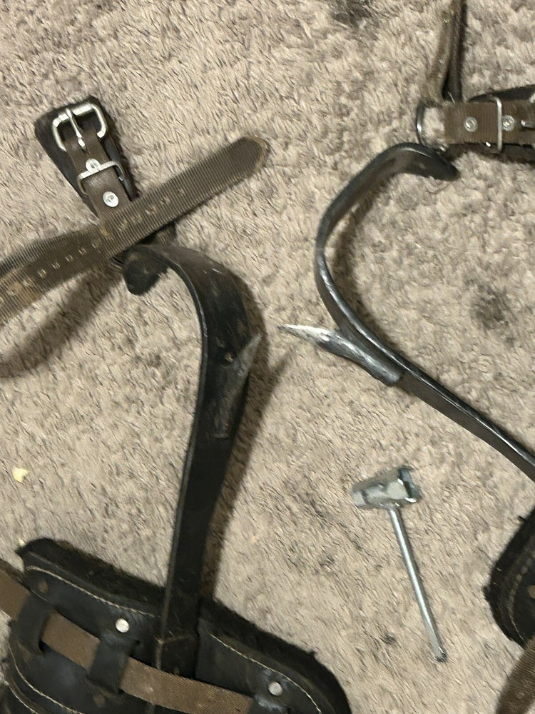 Pole Spikes With Pads