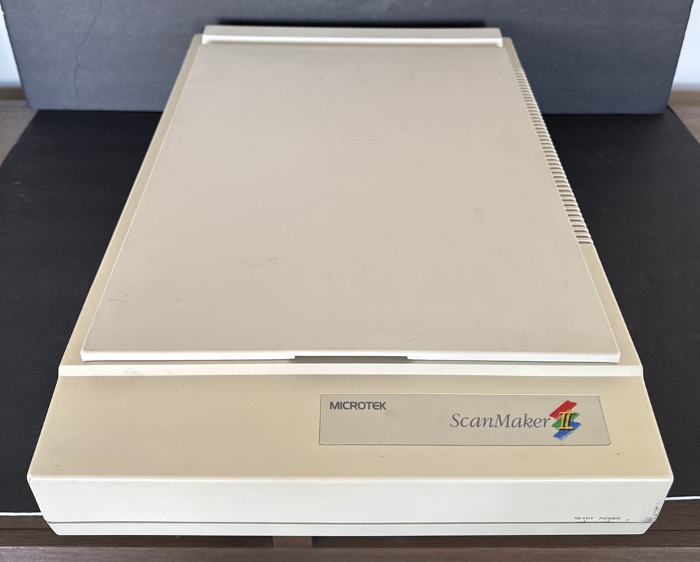 Microtek Scanner Flatbed MRS-600Z With SCSI Interface And Power Cord Powers On