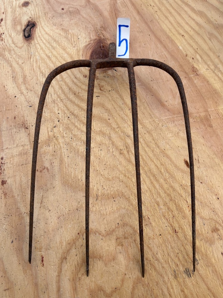 Fork Rake Head 4 Thines Rusty Rustic no handle Original Vintage Primitive Metal