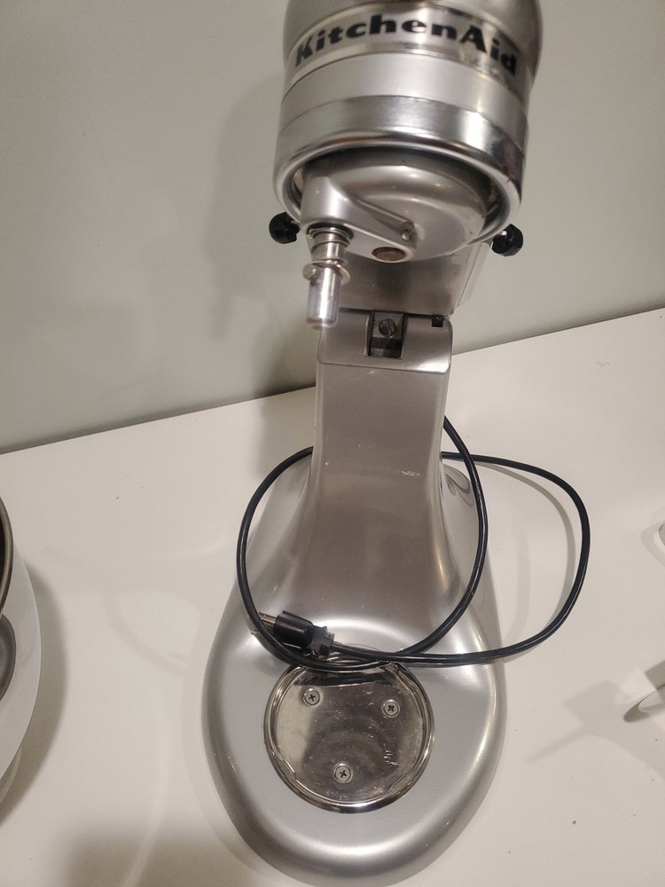 Kitchen Aid Artisan Silver Chrome 325 Max Watts With Attachments See Pics