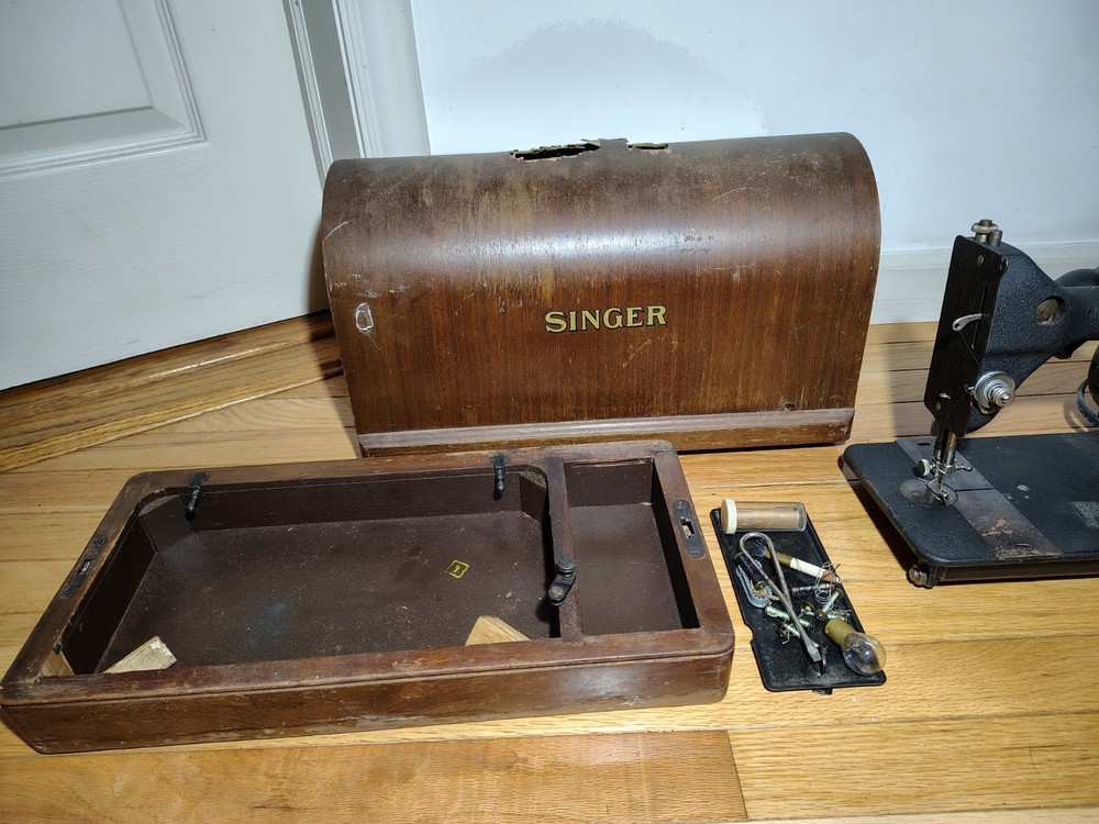 Singer 1950 #128 Sewing Machine /Working With Case