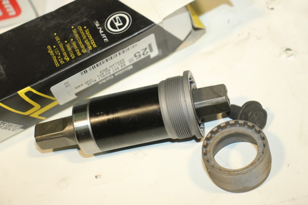 SunLite SL-26 Cartridge Bottom Bracket Set