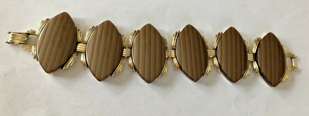 Vintage Chunky Oval Shaped Brown Thermoset Bracelet
