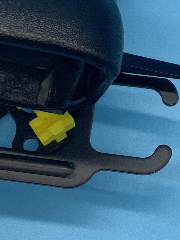 Tailgate Handle Black for Chevy Avalanche 2002 - 2006 New With Locking Provision