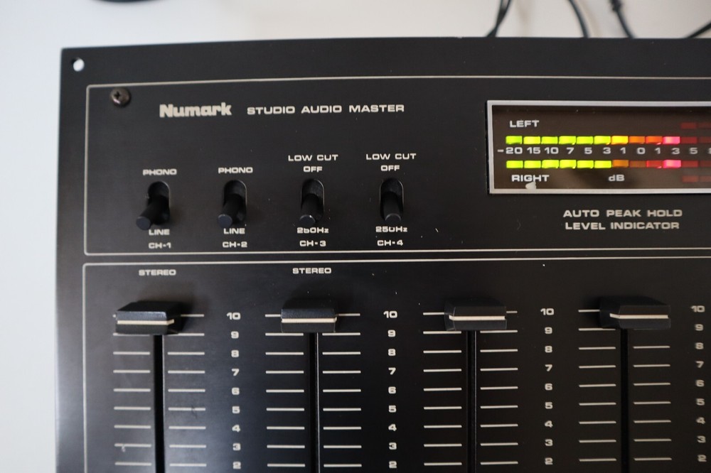 Numark DM-1450 Studio Audio Master Stereo Pre-Amplifier Control Center - Working