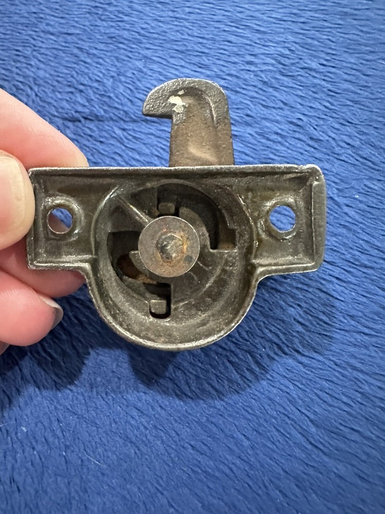 ANTIQUE VINTAGE CAST IRON VICTORIAN EAGLE CLAW WINDOW SASH LATCH LOCK PART