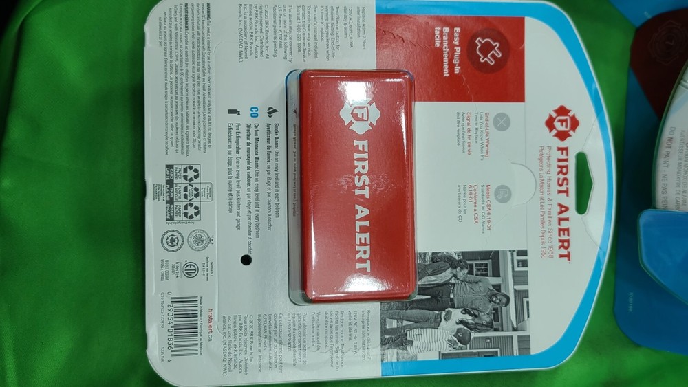 FIRST ALERT C0600 Plug-In Carbon Monoxide Detector