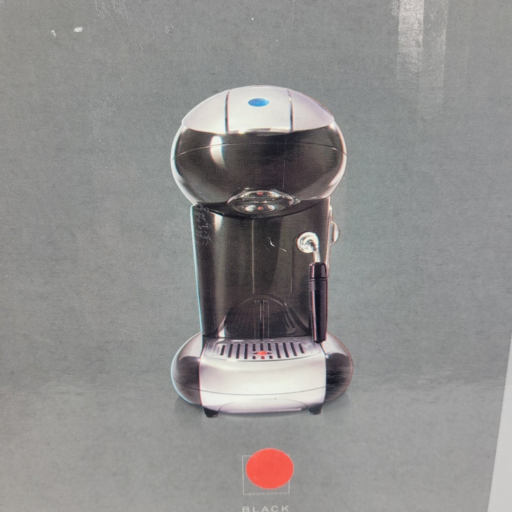 ILLY X8 Espresso Coffee Machine. Color Black