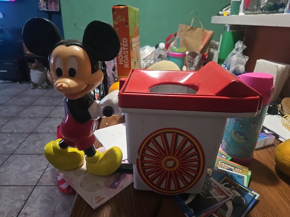 Vintage 1994 Mickey Mouse Popcorn Popper Disney .