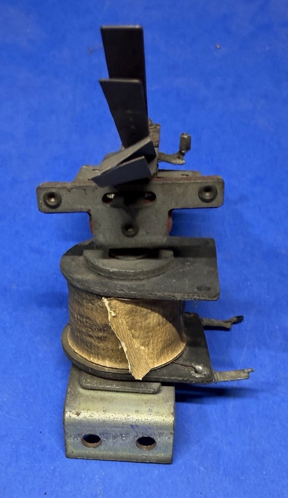 Chicago Coin Relay With R-239 Coil