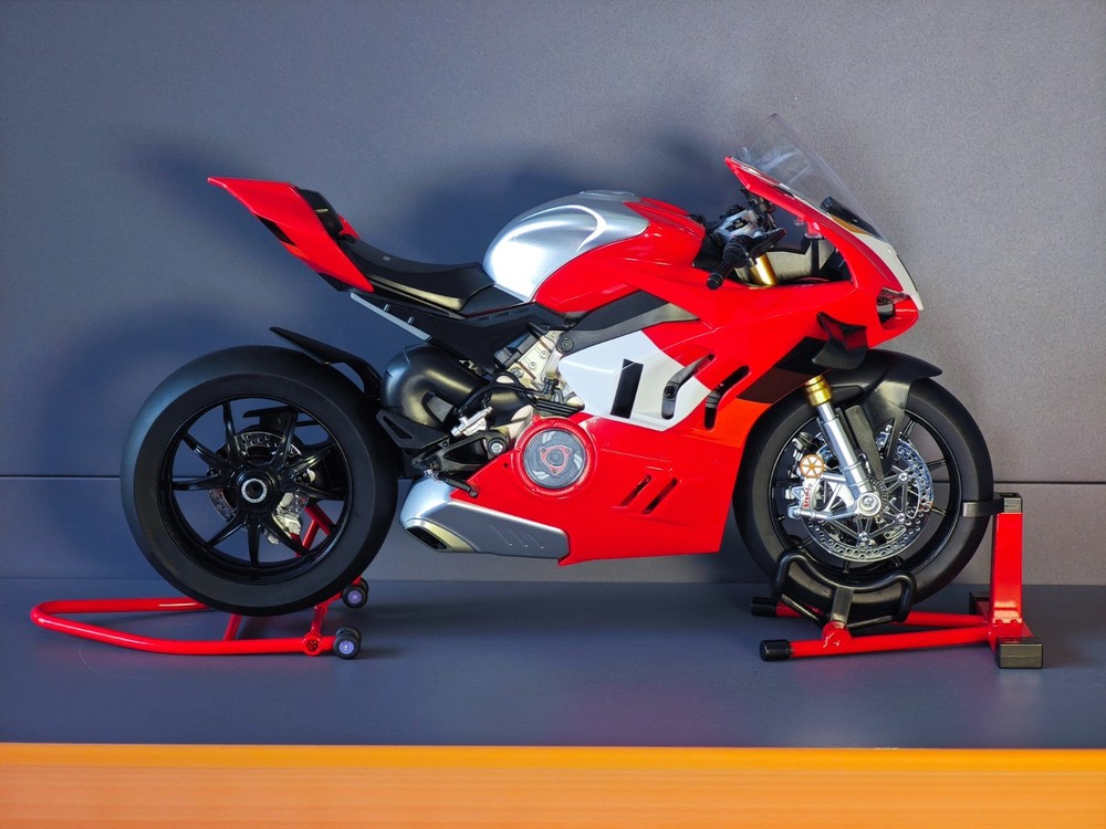 Ducati 1:6 Die-Cast Motorcycle Model, Multi-Function, Premium Gift for Him