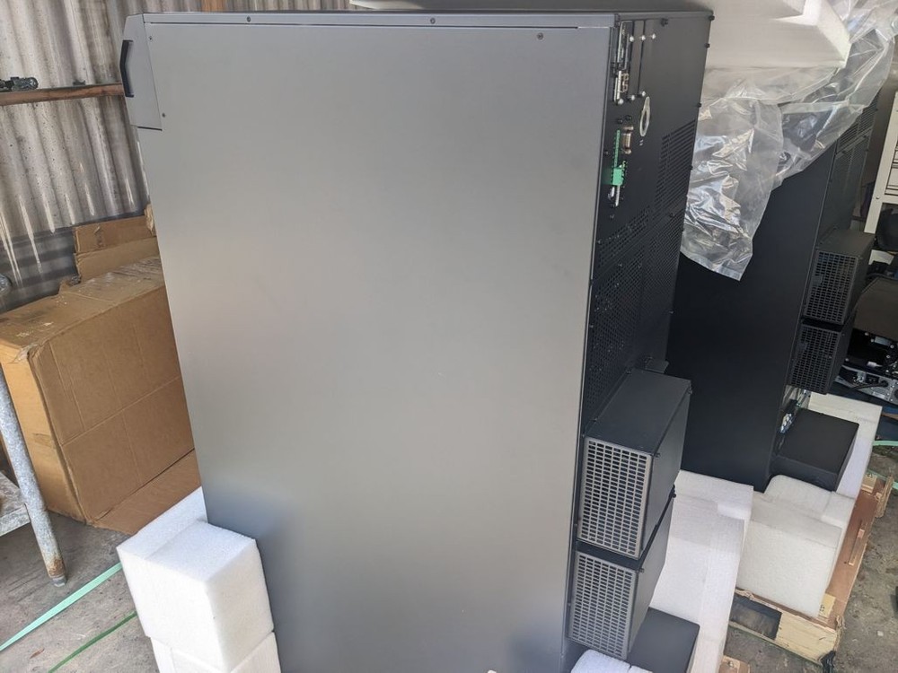 Vertiv APS 4 Frame Empty - w/screen, bezels, controllers no batts or power mod