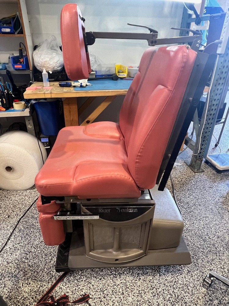 Ritter 75 Evolution Model 119-014 Exam Chair w/ Stirrups