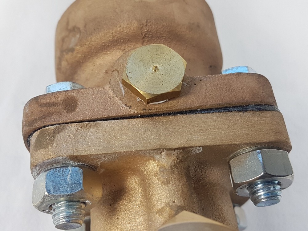 Mack 7938 Brass Valve Series B1 - 276 kPa - 25mm - 1-1/4 inch port - Unused