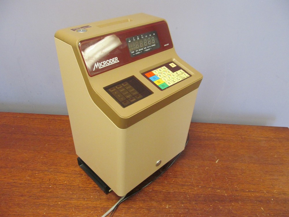 AMANO Microder MR7500 Series MR7520 Mdl Tine Clock *UNTESTED-NO KEYS - POWERS ON