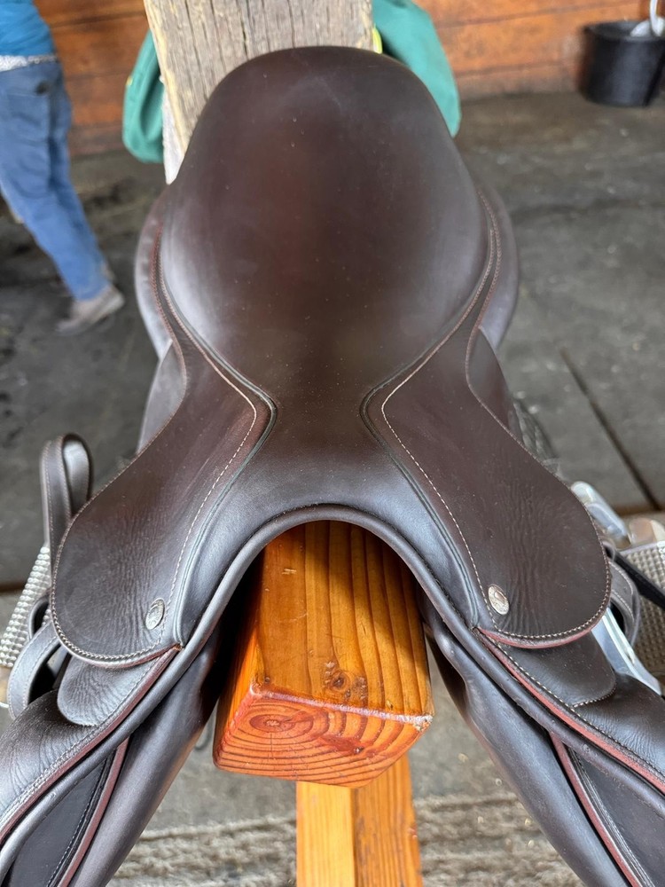 devoucoux saddle 17 inch regular flap buffalo leather