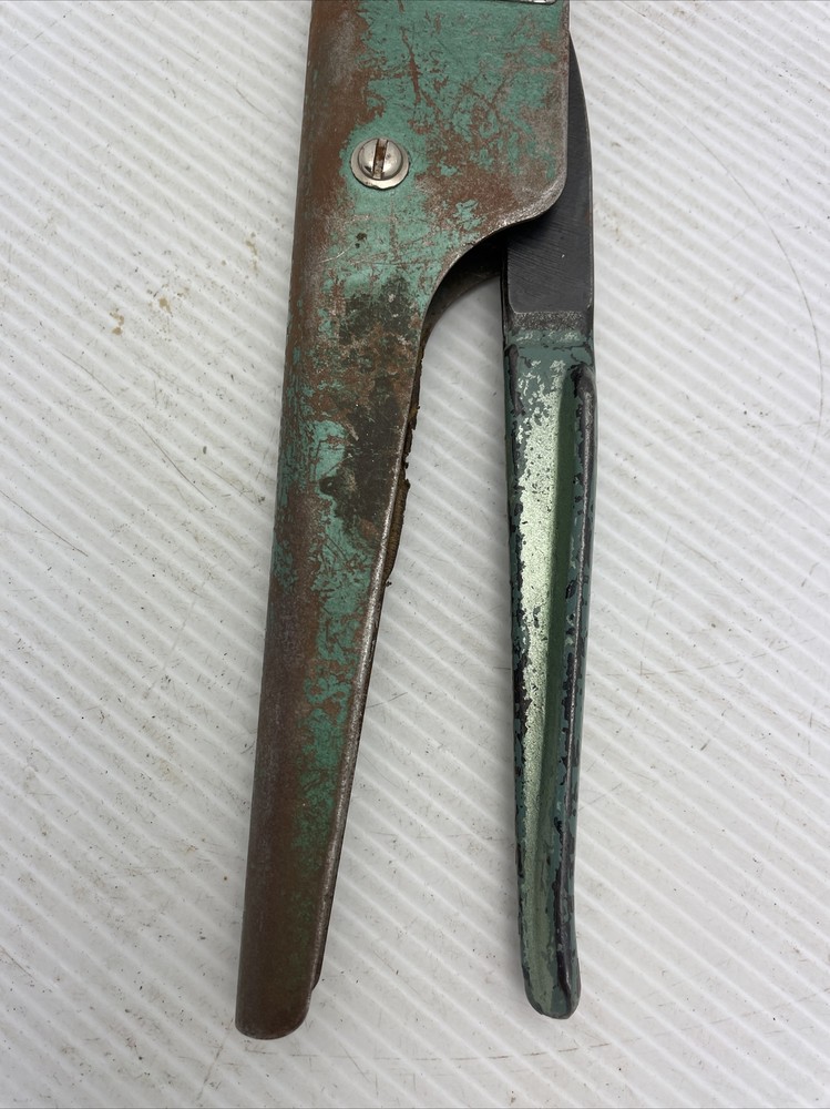 **PRE OWNED** BERG ELECTRONICS HT-49 HAND CRIMP TOOL