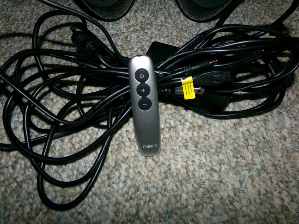 Edifier Model E25 Luna Eclipse Powered Computer Speakers - Excellent Sound