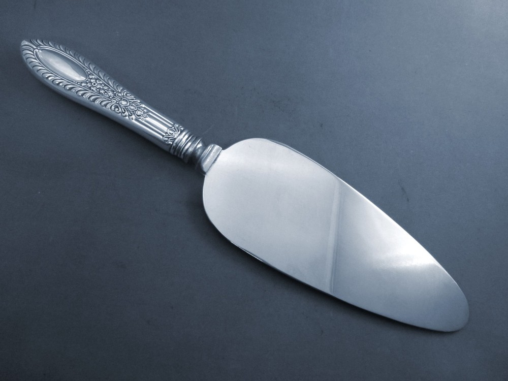 GADROONETLE-MANCHESTER STERLING PIE CAKE SERVER