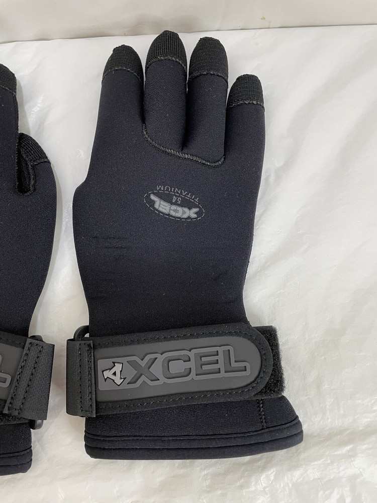XCEL Titanium medium dive gloves