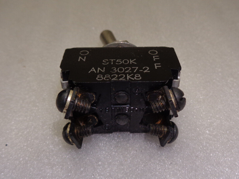 CUTLER HAMMER TOGGLE SWITCH AN3027-2 / 8822K8 NEW