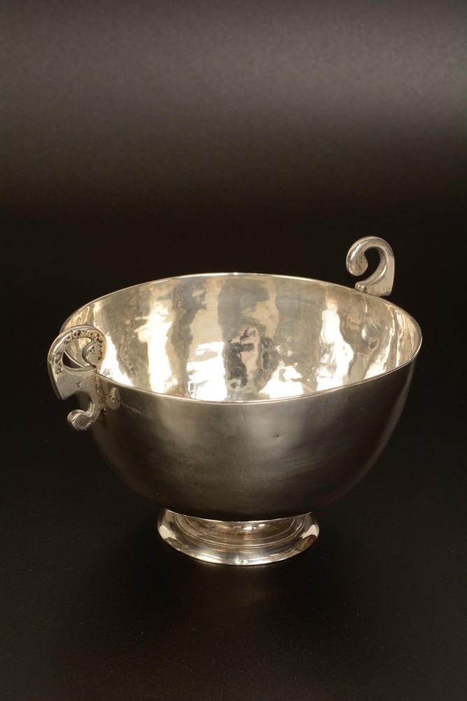Silver two-handled cup (“bernegal”). 17th-18th centuries.