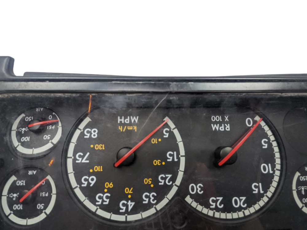 Freightliner Dashboard Instrument Cluster 3 319 210 070 - Used