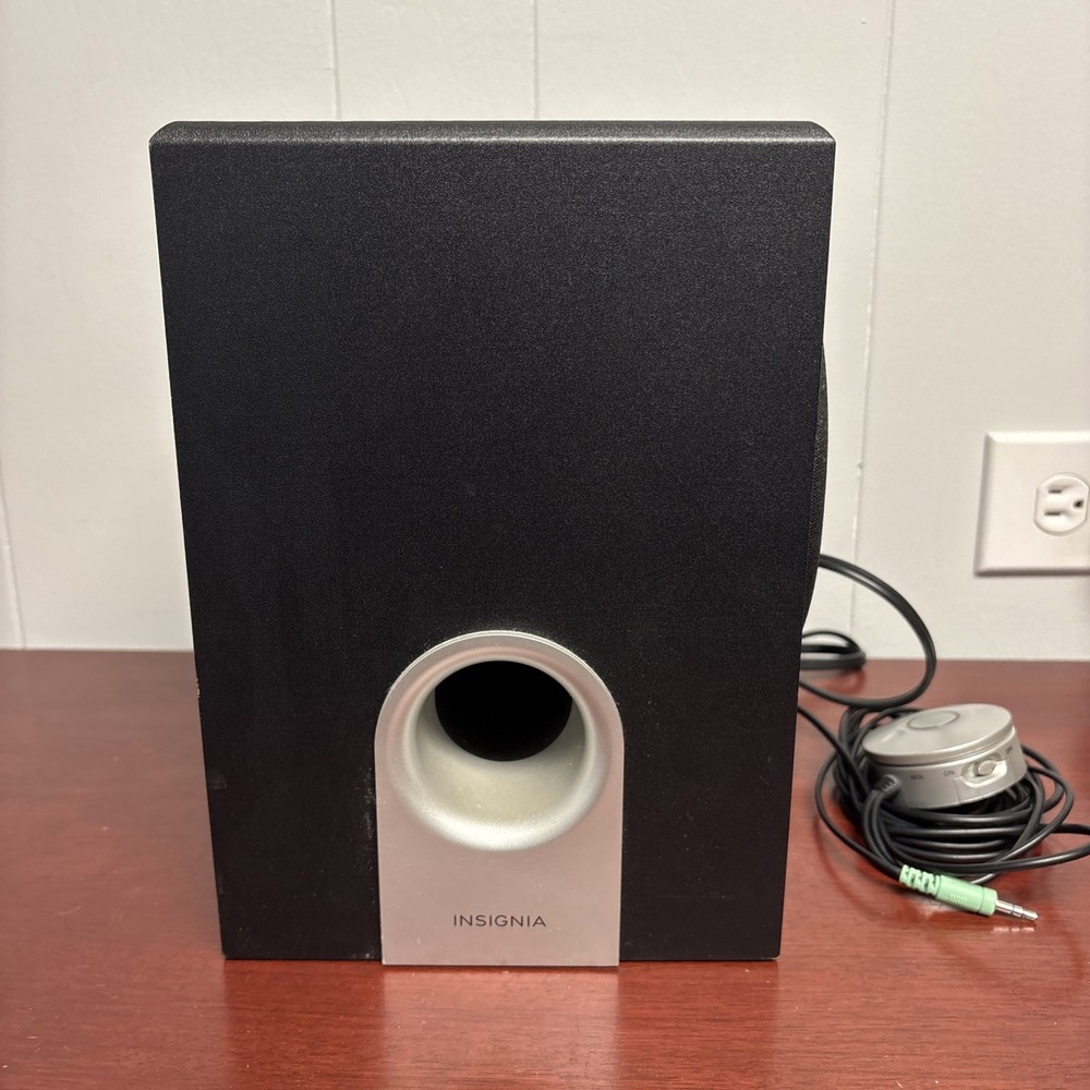 Insignia Powered Computer Subwoofer with Control Pad NS-PSD5321