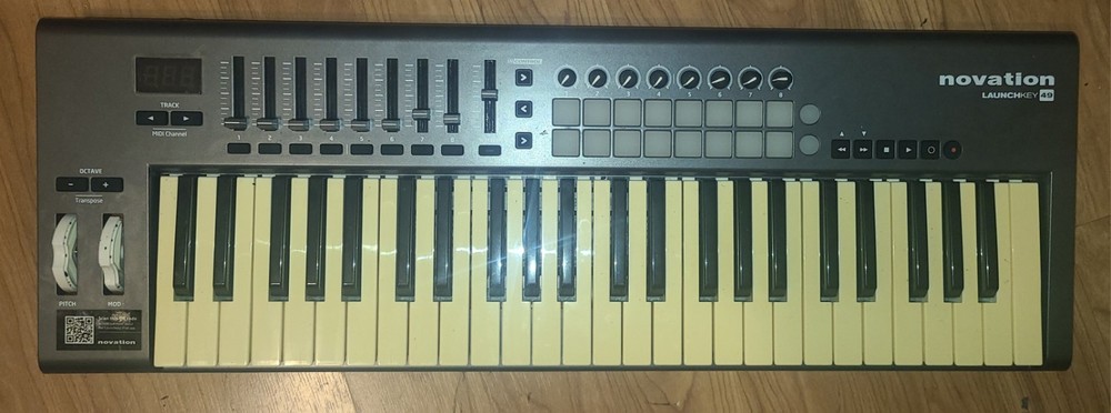 Novation Launchkey 49 USB Midi Controller  no power supply - Not Tested