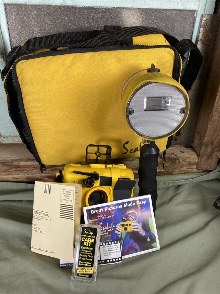 SeaLife Camera Kit With Camera, Enclosure, Flash And Case WORKS!!