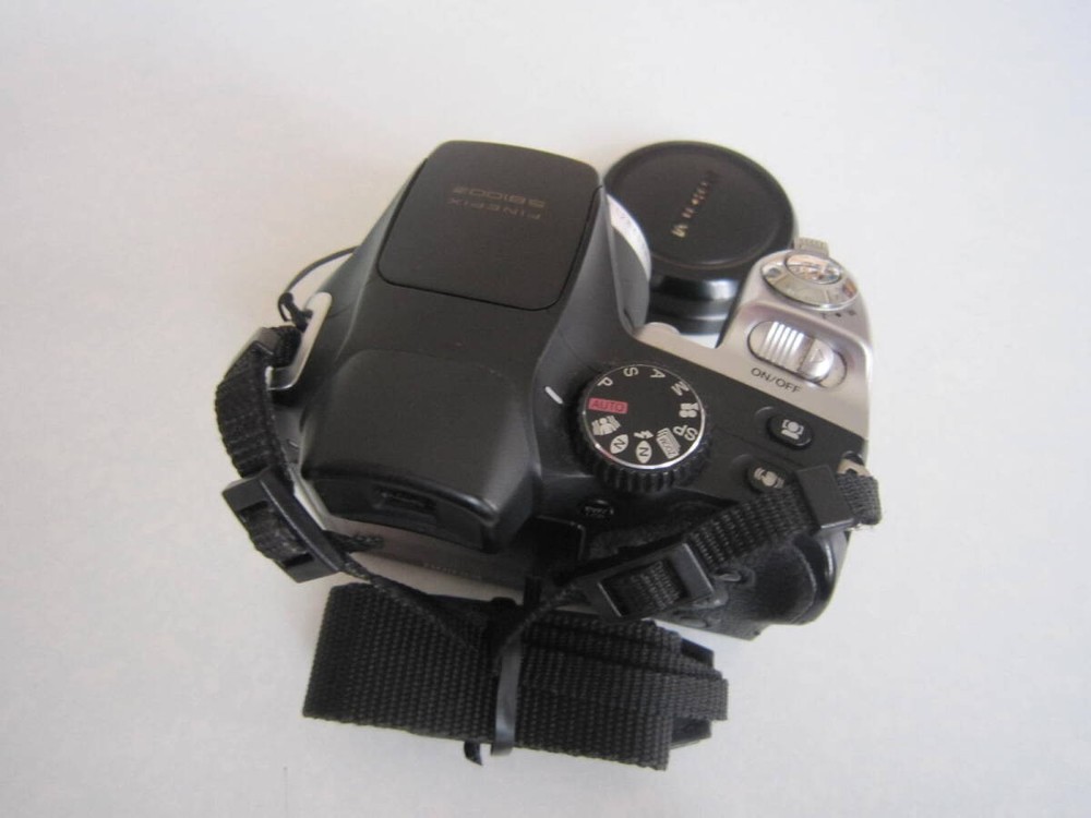 FUJIFILM Digital Camera FINEPIX S8100
