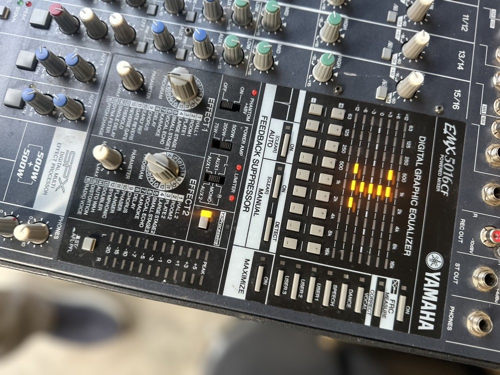 Yamaha EMX5016CF 500W 16-Input Powered Mixer