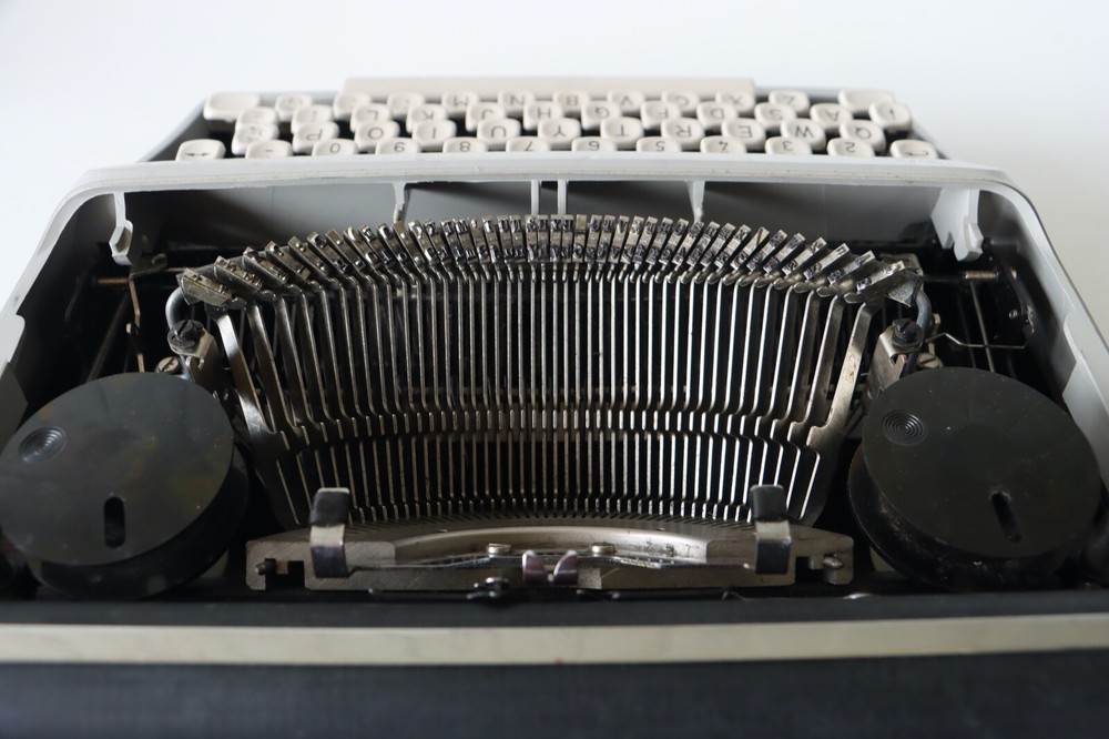 Remington Sperry Rand Portable Typewriter - Excellent Working Condition!