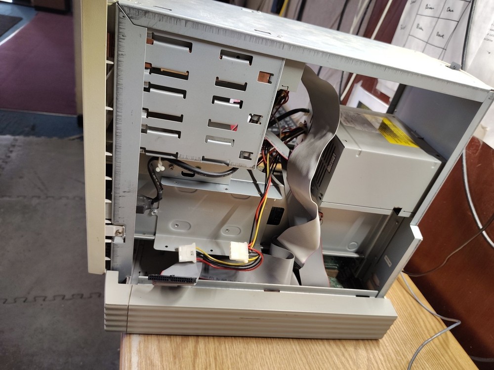 Packard Bell Pentium 233Mhz Computer Tower.