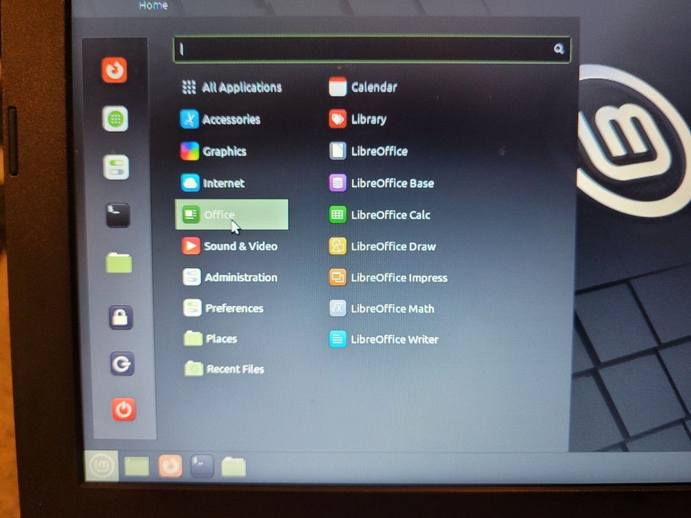Linux Mint 21 Cinnamon "Vanessa" x64 Bootable on 4G USB Stick!