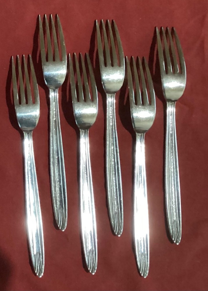 Reed & Barton “Socialite” flatware set 19 pieces, 3 Pc Service For 6+sugar Spoon